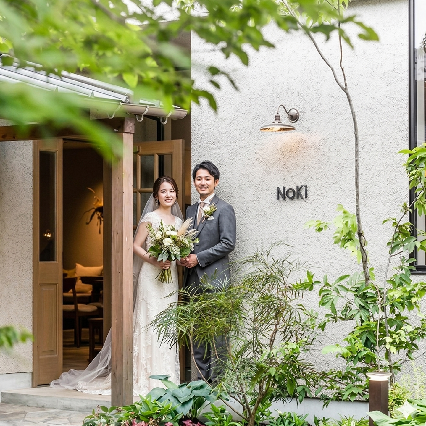 nokiの看板の前の新郎新婦